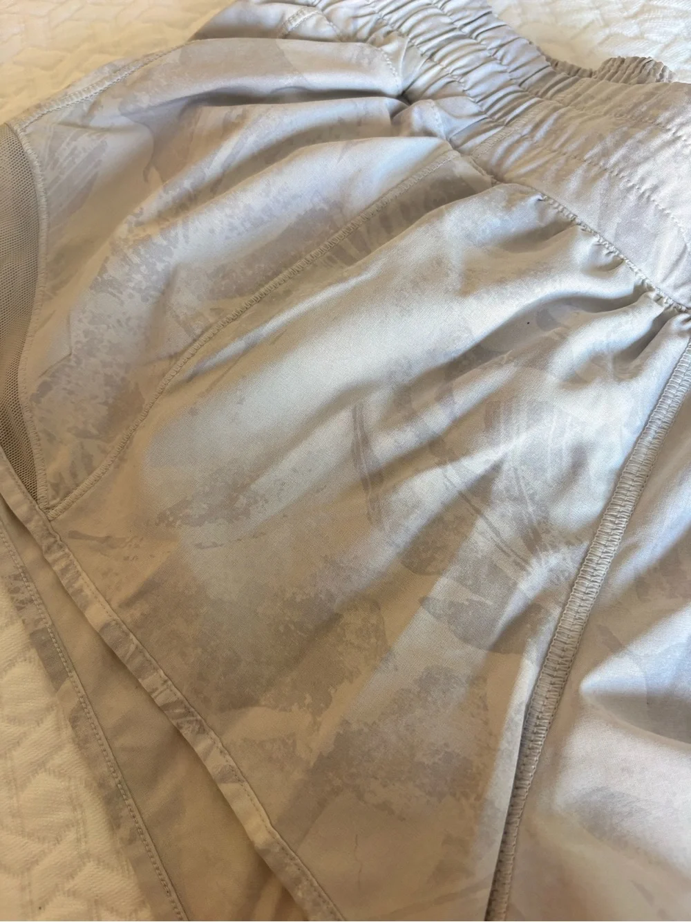 Lululemon Hotty Hot Low Rised Lined Shorts size 6 patterned